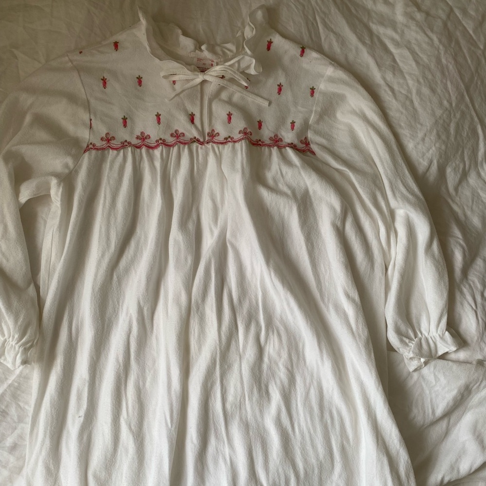 Vintage White pijama Dress with pink Embroidery